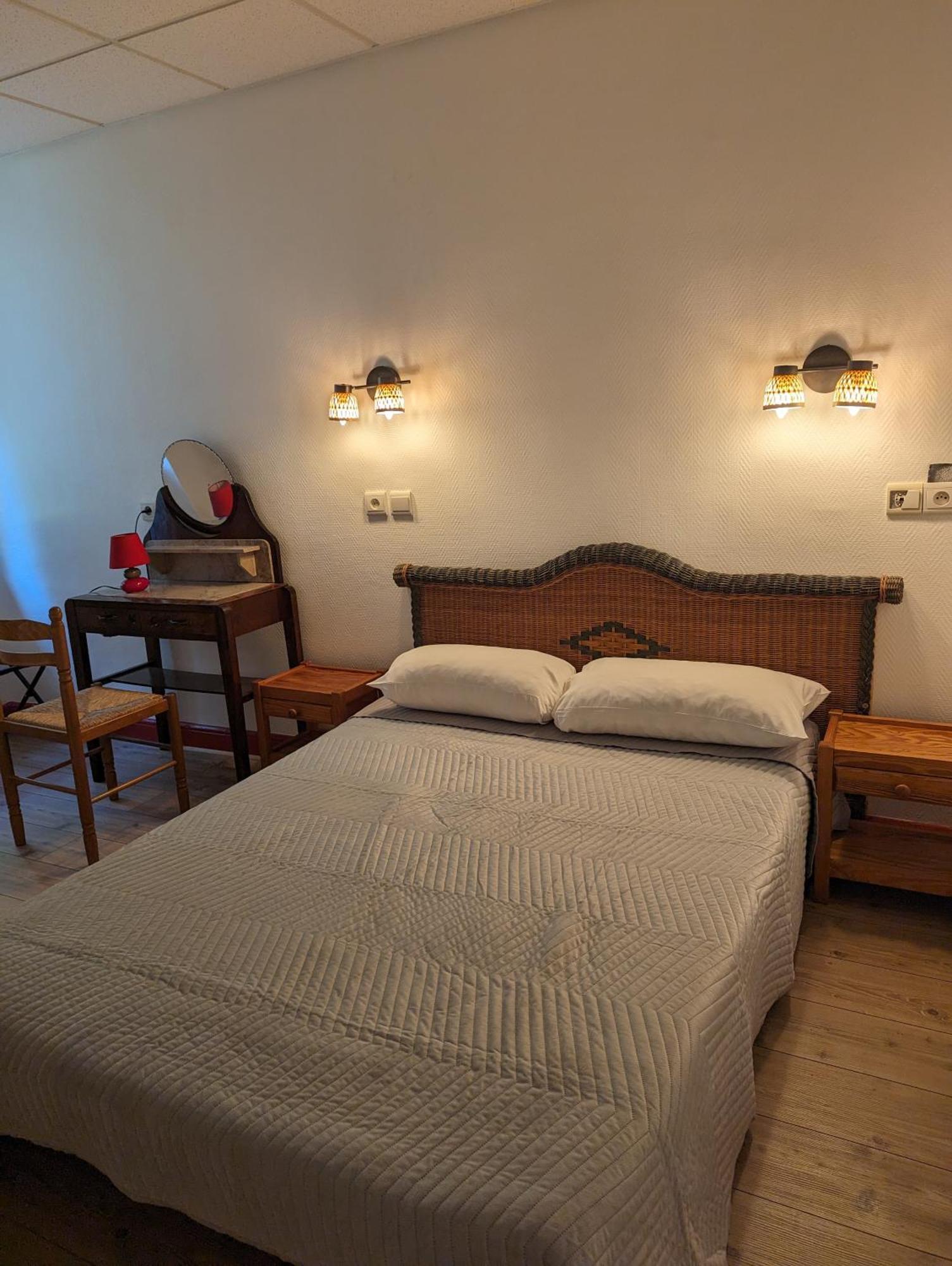 Auberge Des Pins 欧布纳 外观 照片
