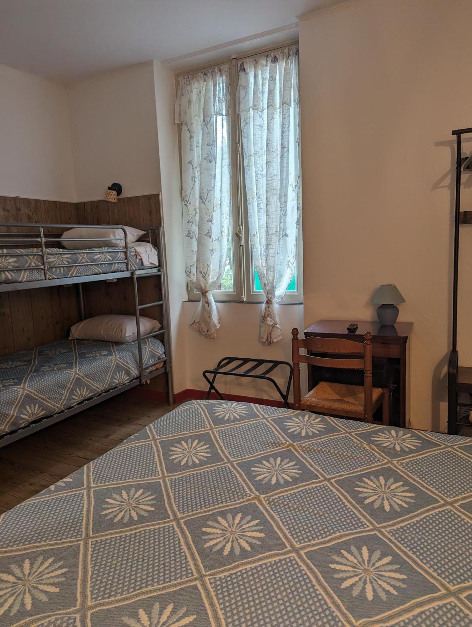 Auberge Des Pins 欧布纳 外观 照片